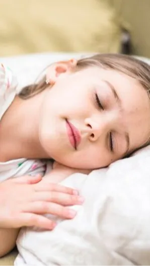 Mengatasi kesulitan anak bangun pagi tidak hanya tentang menyelesaikan masalah secara langsung tetapi juga membangun rutinitas dan lingkungan yang mendukung kesehatan dan kesejahteraan anak. 