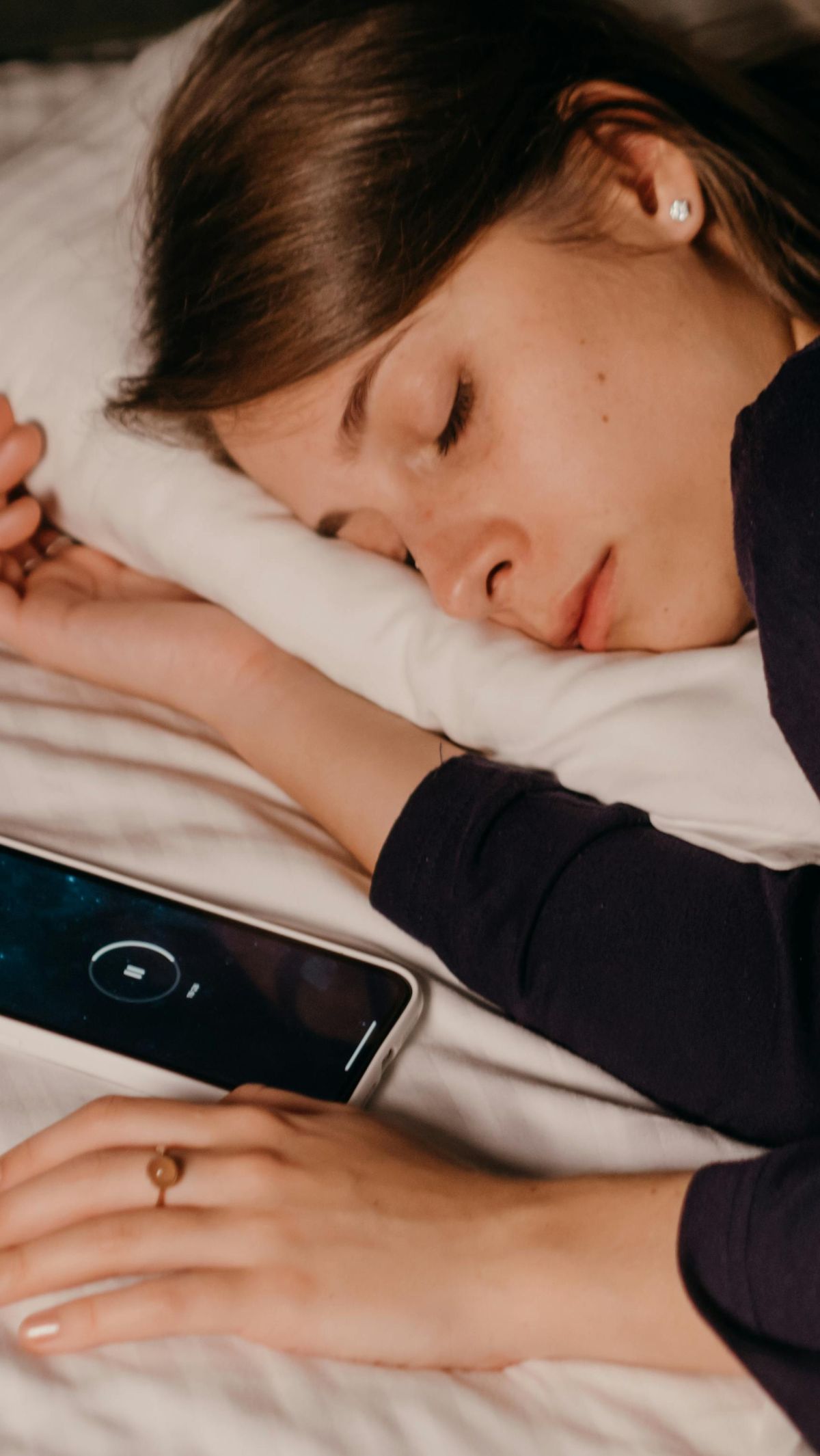 Ini Dia Dampak Buruk Tidur dengan TV Menyala, Ketahui Alternatif yang Aman Bagi Kesehatan