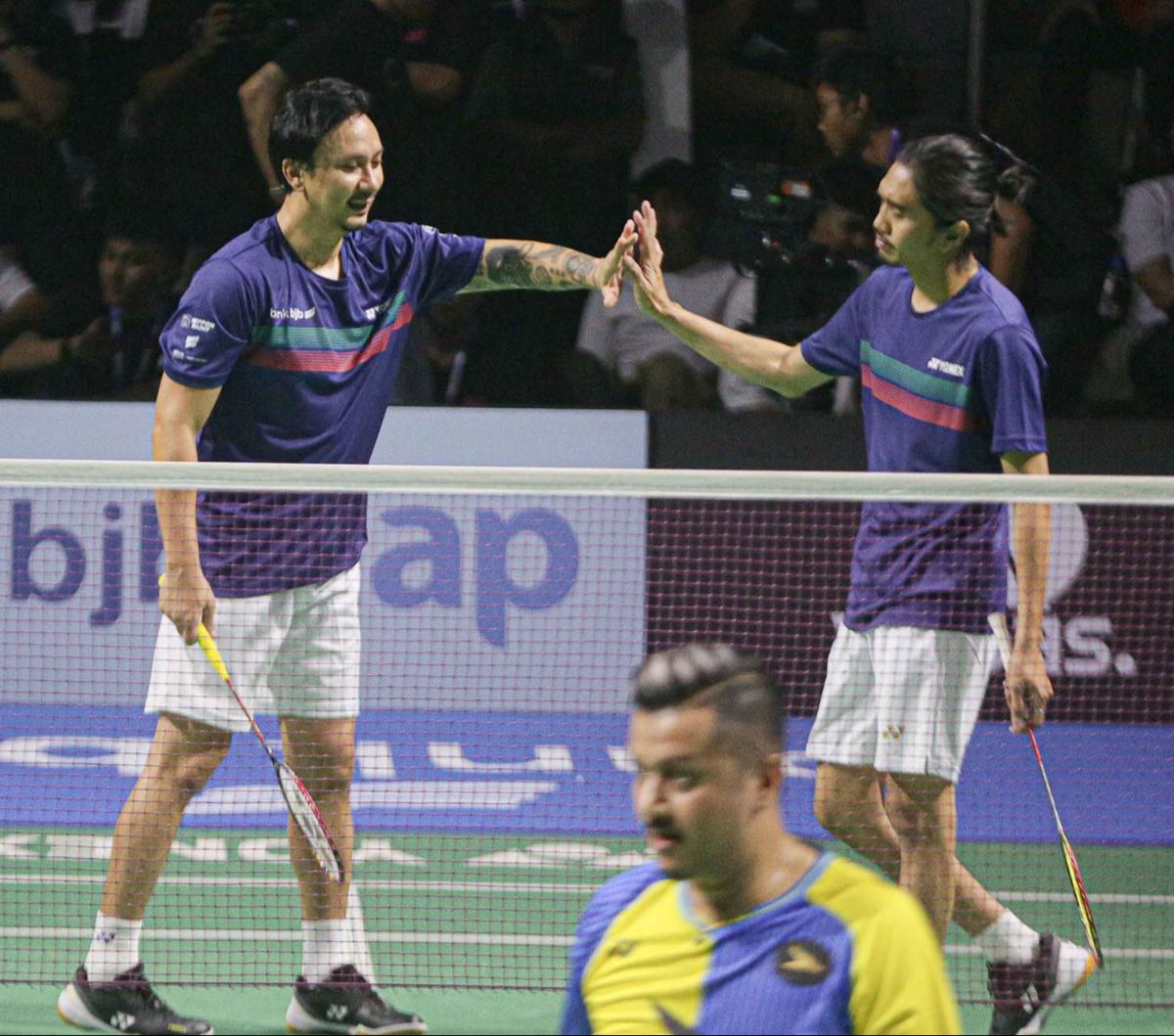FOTO: Aksi-Aksi Vincent Rompies dan Duta Sheila On 7 Hadapi Ganda Malaysia di Tepok Bulu 2023