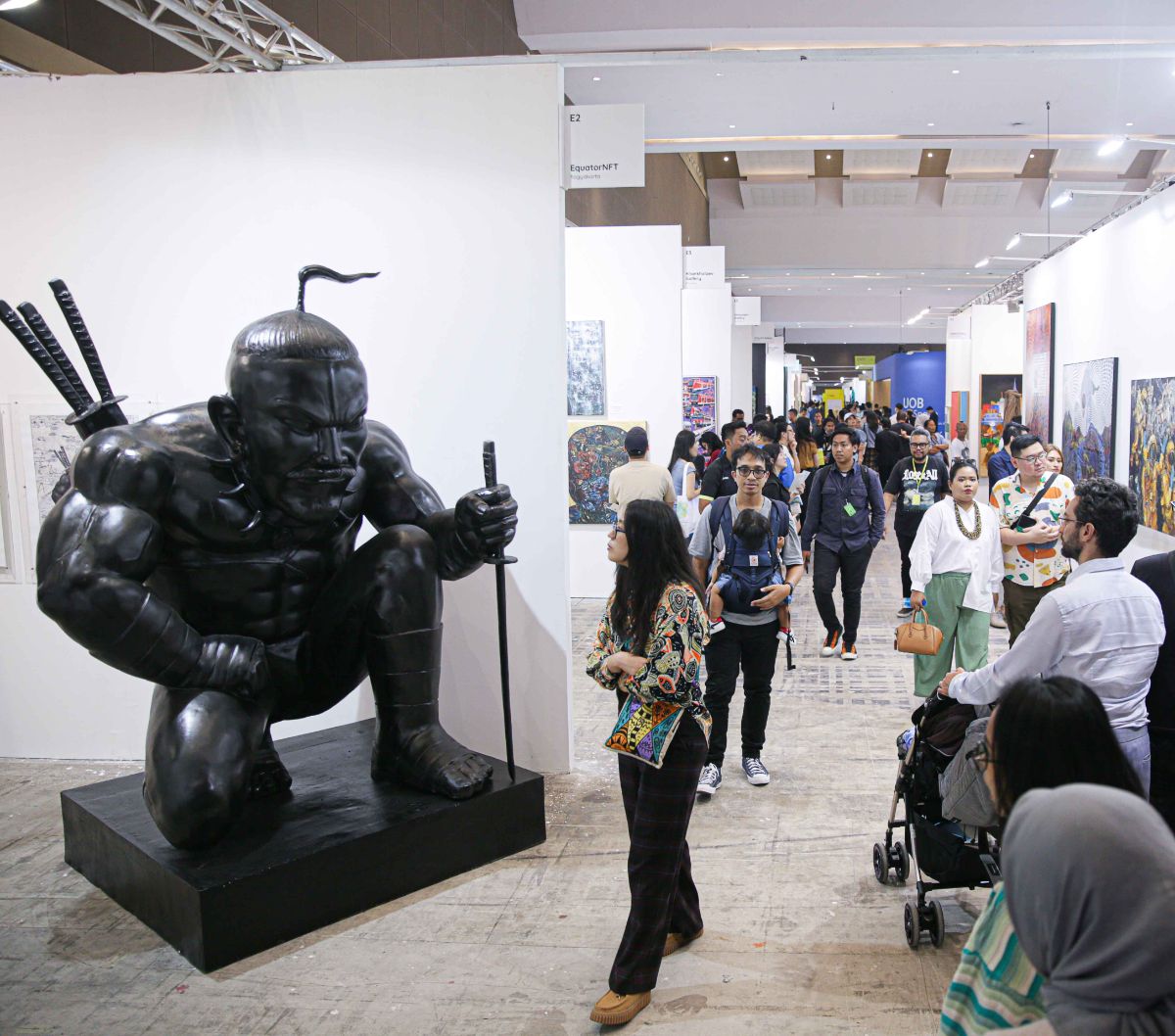 Pameran seni bertajuk Art Jakarta 2023 resmi dibuka di JIExpo Kemayoran, Jakarta, Sabtu (18/11/2023). Gelaran ke-13 ini berlangsung selama 17-19 November 2023.<br>