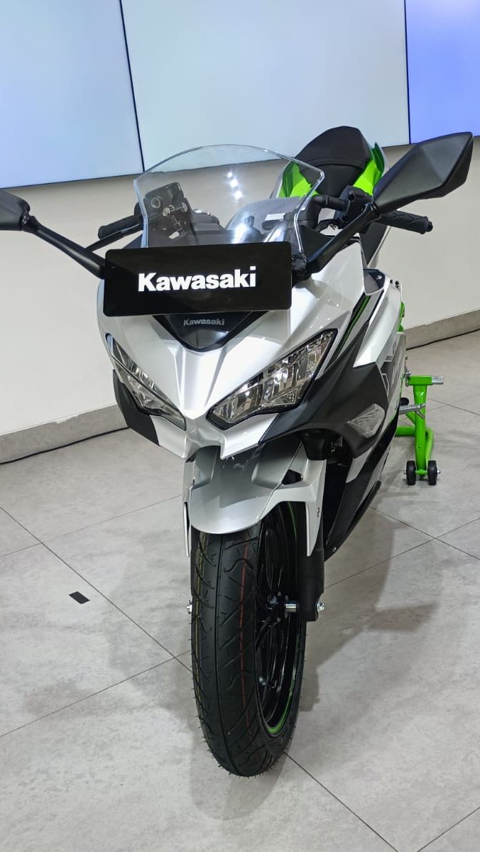 Kawasaki Indonesia Luncurkan Motor Listrik Ninja E-1 Dan Z E-1 - Motor ...