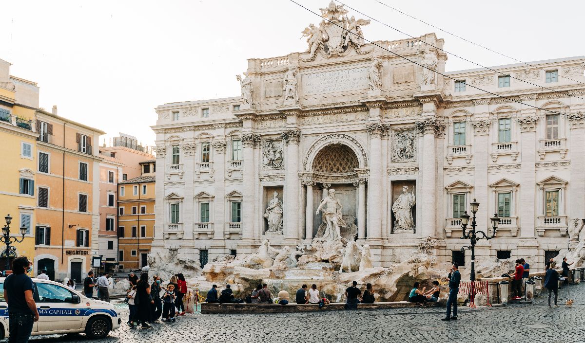 3. Air Mancur Trevi, Roma, Italia