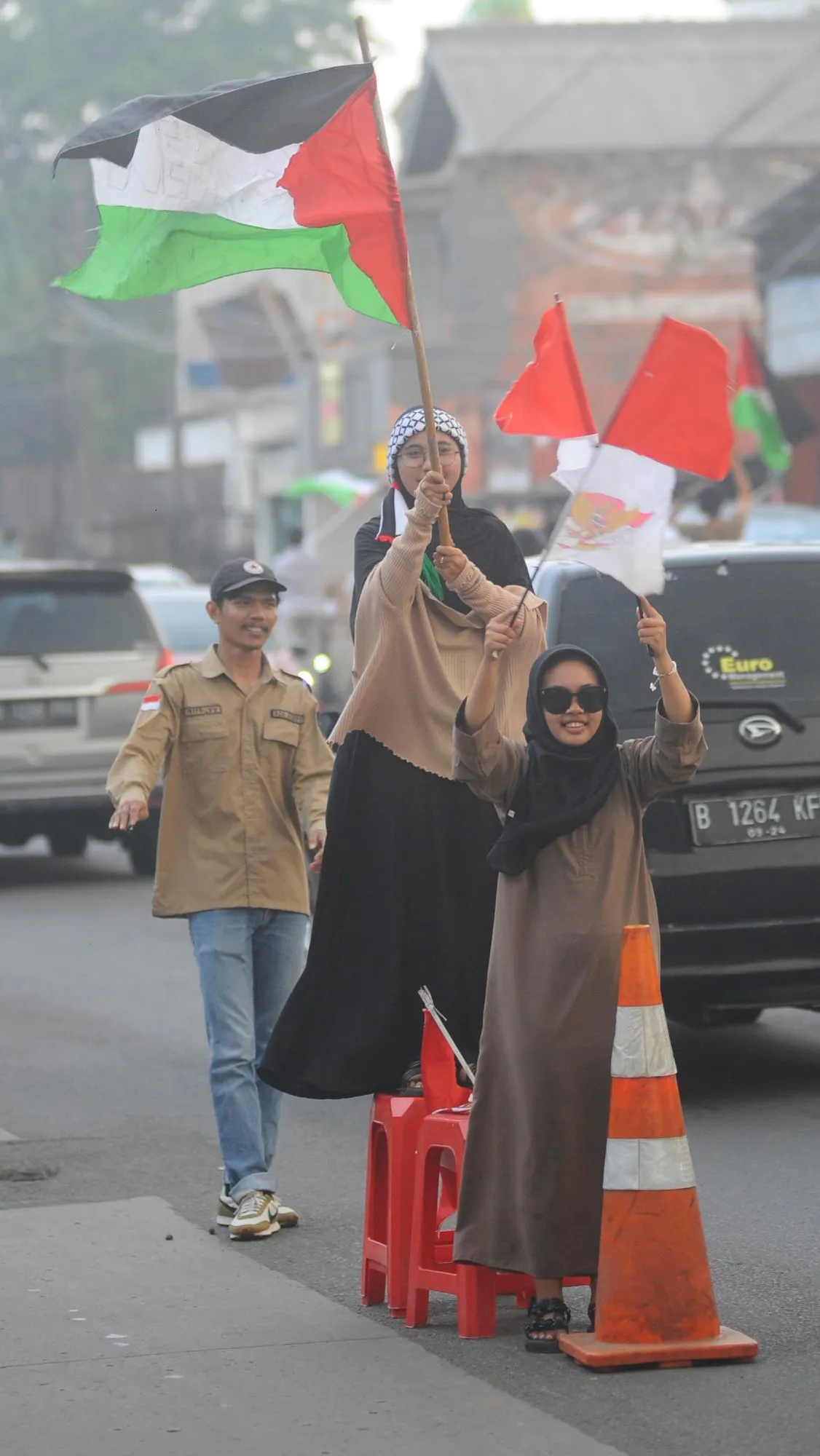 Aksi penggelangan dana tersebut dilakukan di Jalan Raya Parung-Bogor, Kemang, Bogor.