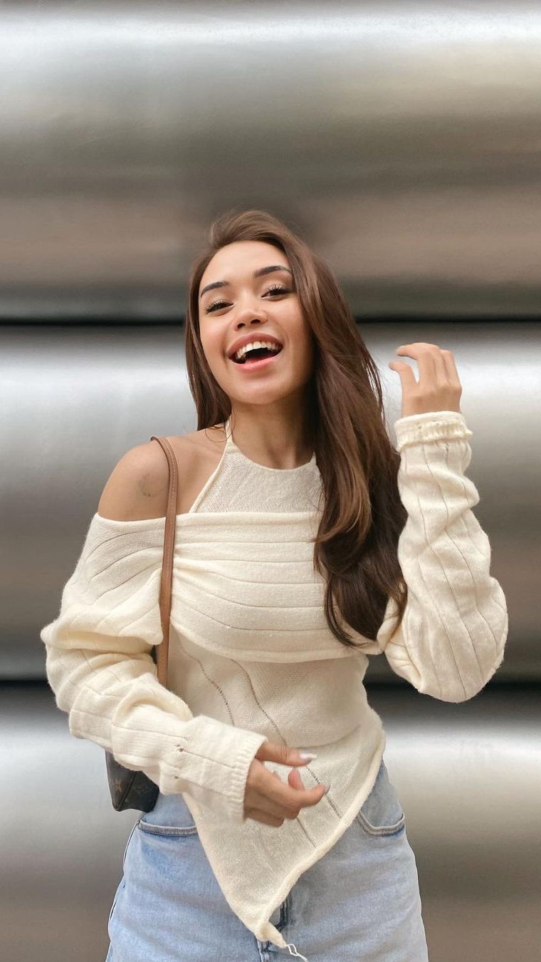 Gaya dan penampilannya pun selalu stylish dan keren.