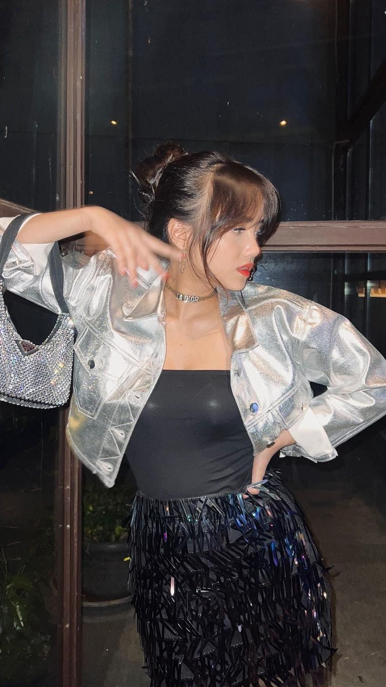 Fuji juga dikenal memiliki gaya penampilan yang stylish abis!