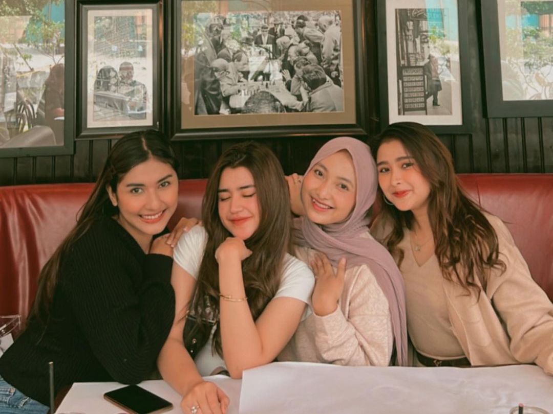 Potret Auzura Qrzura, Selebgram Cantik Yang Dituding Sebagai Pelakor ...