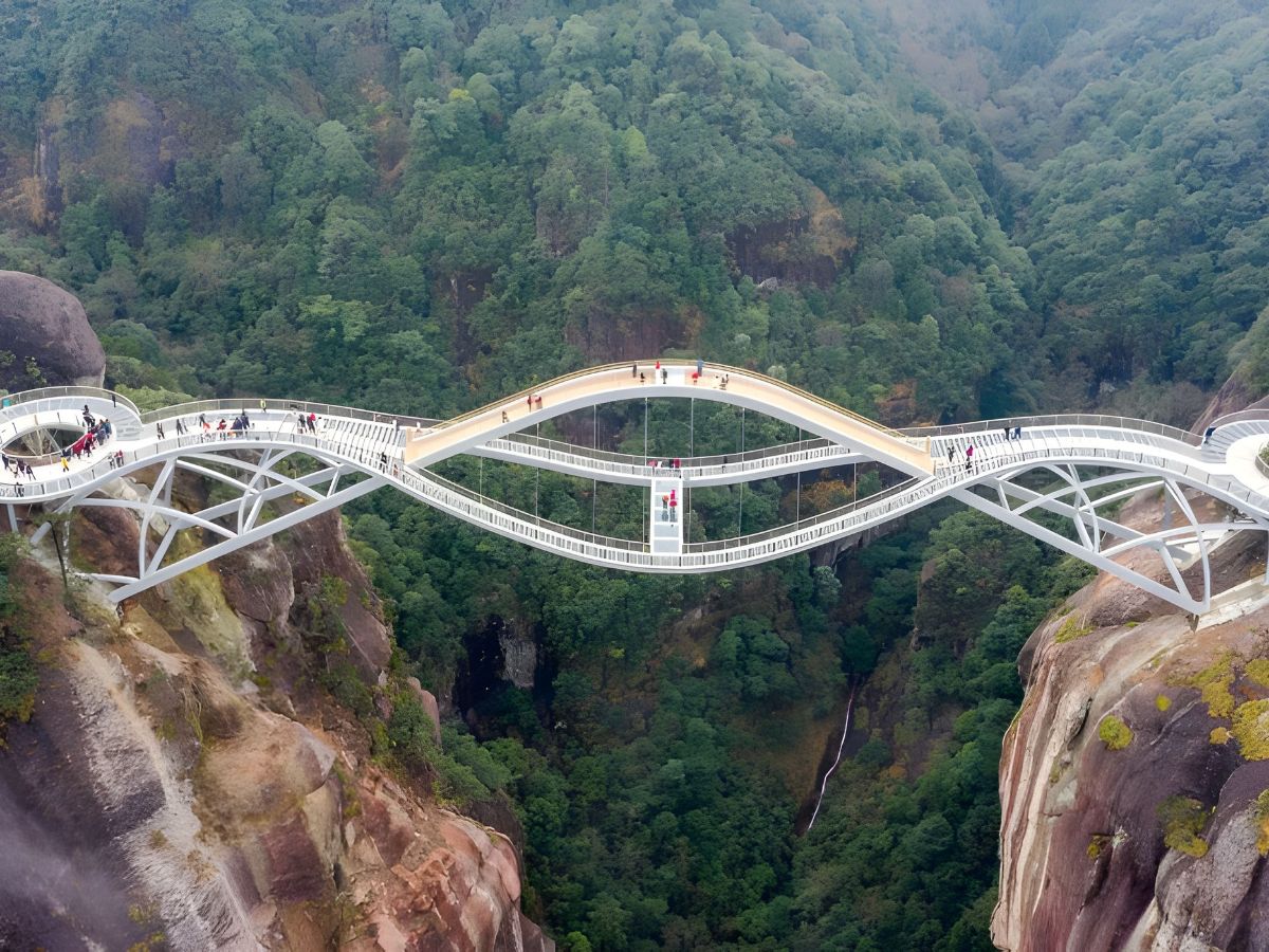 Dibangun di Atas Lembah
