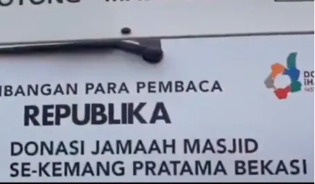 Tanpa diduga, mobil ambulans ini ternyata dikirim dari Bekasi, Jawa Barat. <br>
