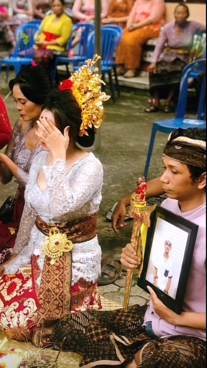 Viral Wanita di Bali Menikah Tanpa Kehadiran Suami, Diganti Keris dan Foto