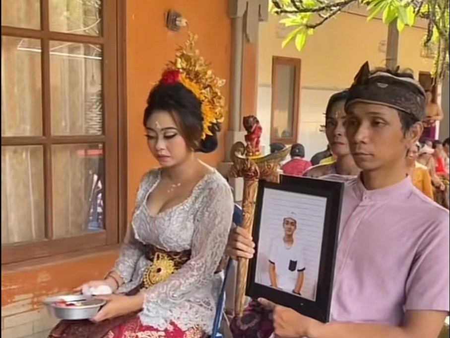 Viral Wanita di Bali Menikah Tanpa Kehadiran Suami, Diganti Keris dan Foto