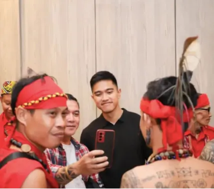 Potret Panglima Merah Dayak, Sosok Dihormati Seantero Kalimantan Duduk Semeja dengan Anak Presiden