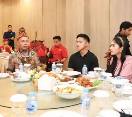 Potret Panglima Merah Dayak, Sosok Dihormati Seantero Kalimantan Duduk Semeja dengan Anak Presiden