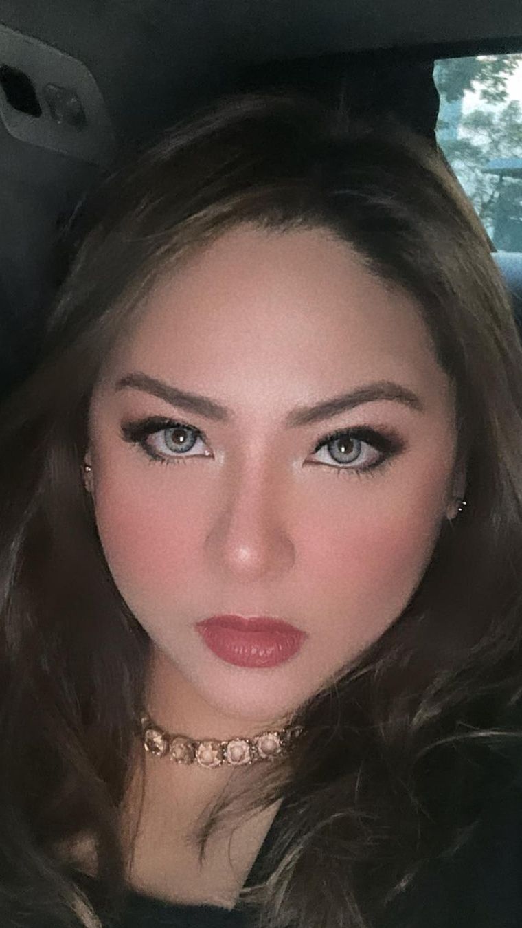 10 Potret Cantik Audy Item Istri Iko Uwais yang Selalu Memesona