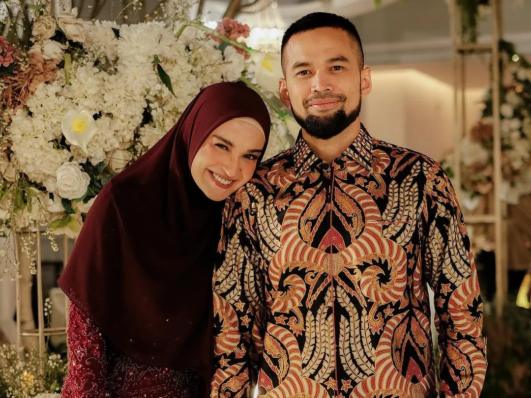 Romantic Dinner Ala Teuku Wisnu Bikin Shireen Sungkar Berbunga-bunga, Makannya di Pecel Ayam Sampai Curi Perhatian Warga