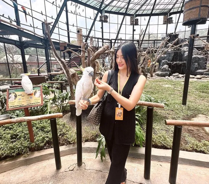 Jadi Ibu Dua Anak, ini Deretan Foto Terbaru Anissa Aziza Istri Raditya Dika yang Penampilan Bak ABG