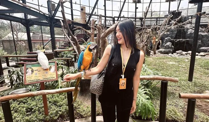 Penampilan Anissa Aziza sukses bikin salfok para netizen. Penampilannya dipuji cantik.<br>