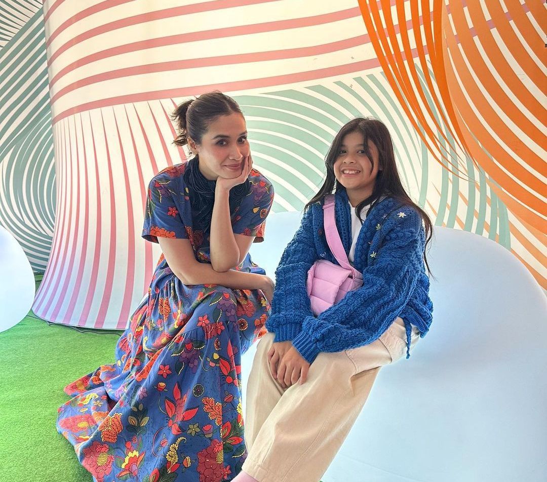 Style Kompak Penuh Bunga Marsha Timothy, Adinia Wirasti, dan Cathy Sharon