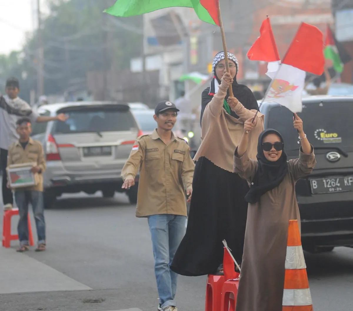 Meski demikian, Indonesia ternyata mempunyai hubungan cukup baik dengan Palestina. Kedua negara juga telah melakukan perdagangan internasional. Di mana banyak produk Indonesia yang dijual ke Palestina.<br>