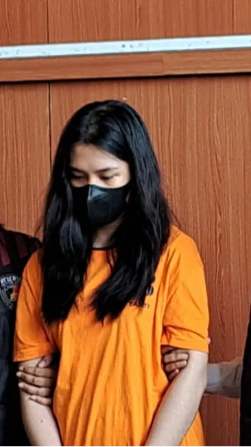 Ghisca Debora Pakai Miliaran Hasil Penipuan Tiket Coldplay Buat Beli Barang Mewah hingga ke Belanda<br>
