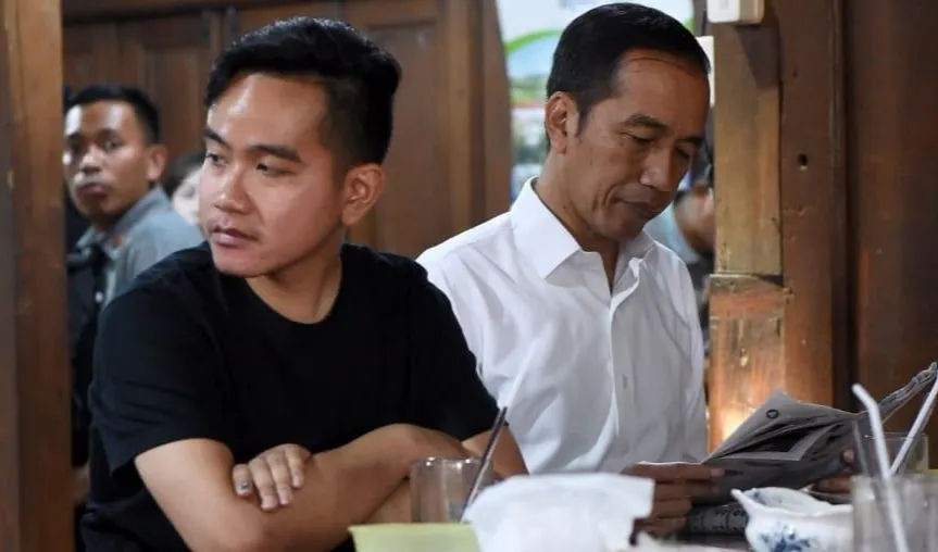 Meski begitu, Adjie menyebut kepuasaan atas Jokowi sedikit menurun di kalangan para pelajar. Terutama yang tamat D3 ke atas.<br>