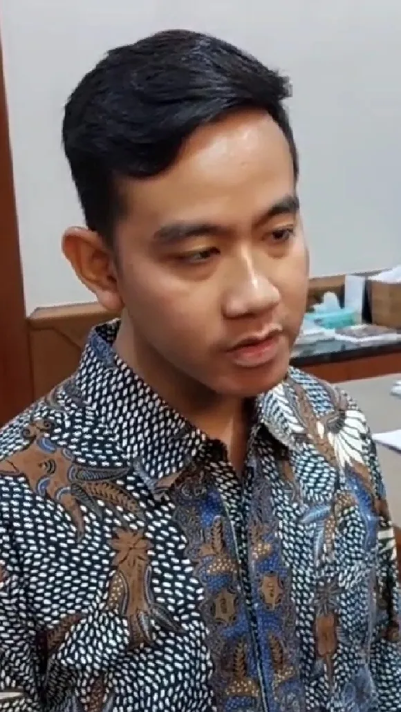 Gibran Jawab Kabar Jadi Cawapres 'Diarahkan' Iriana Jokowi dan Tak Direstui Istri