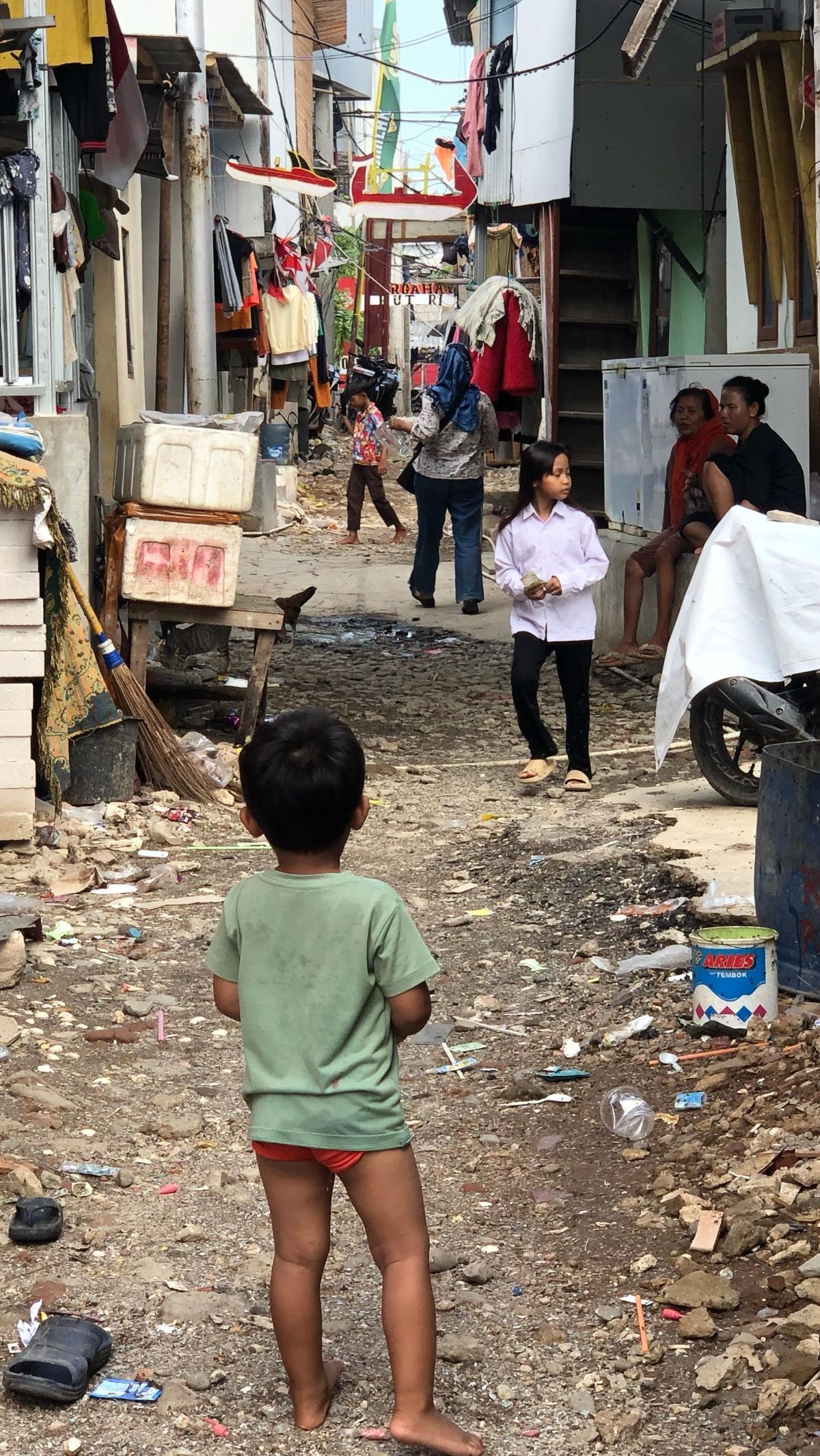 Menyusuri Kampung Empang Muara Angke, Warga Hidup Berdampingan dengan Limbah Kerang Hijau