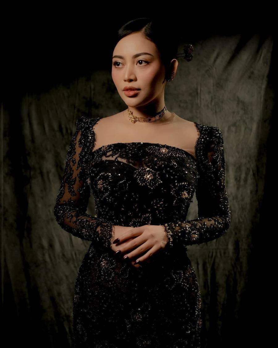 Diamini Banyak Orang, 8 Pemotretan Ala Prewedding Rachel Vennya dan Salim Nauderer Saat Pakai Kebaya