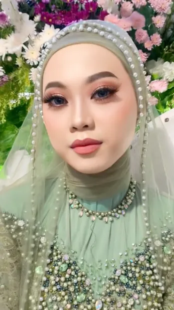 Pengantin Bandingkan Hasil Makeup Sendiri dengan MUA, Warganet 'Aduh, Kasihan Pengantinnya'