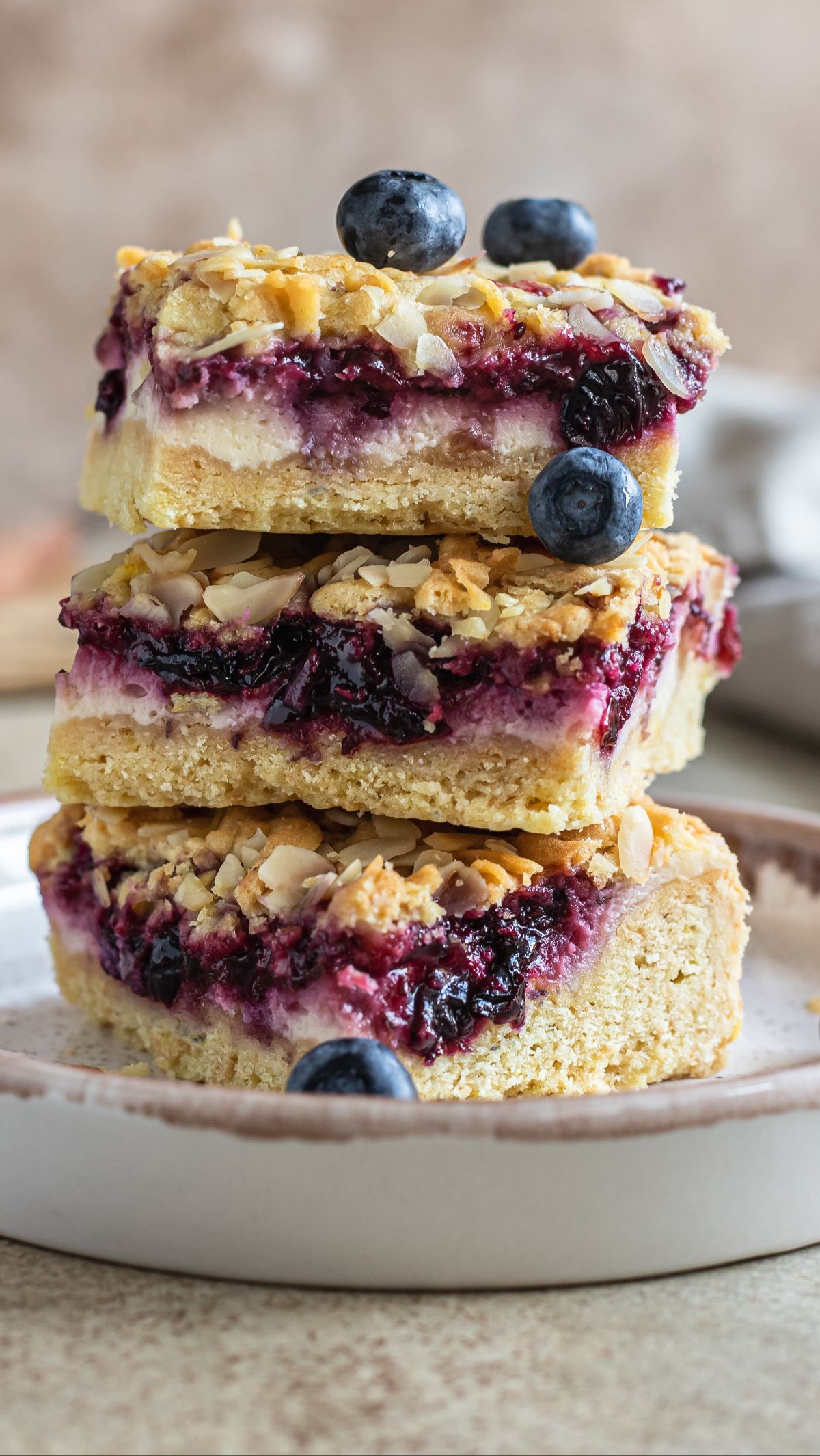 Buat Sendiri Sajian ala Cafe Blueberry Crumble Almond Cake di Rumah