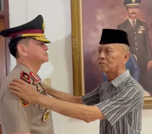 Sambil Meneteskan Air Mata, Orangtua Brigjen Pol Deni Dharmapala Mendoakan Sang Anak 'Insyaallah Bintang 2 Amin'
