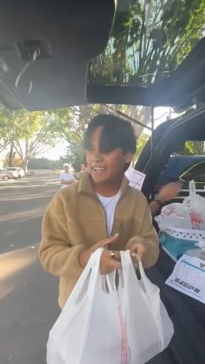 Menggunakan Bagasi Mobil untuk Jualan<br>