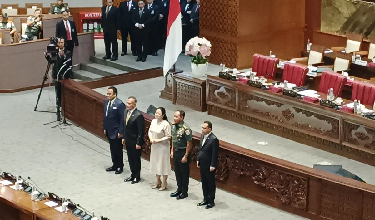 Kemudian dijawab secara serentak oleh anggota DPR yang hadir dalam rapat paripurna. <br>