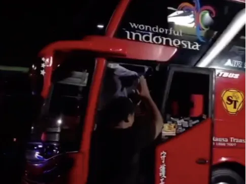 Gara-gara ke Kamar Mandi Pelatih Persekat Tegal Ditinggal oleh Bus Rombongan, Begini Endingnya