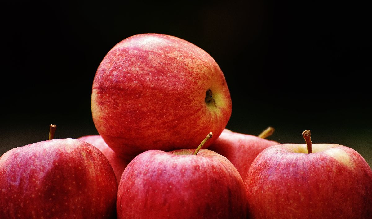 5. Buah Apel