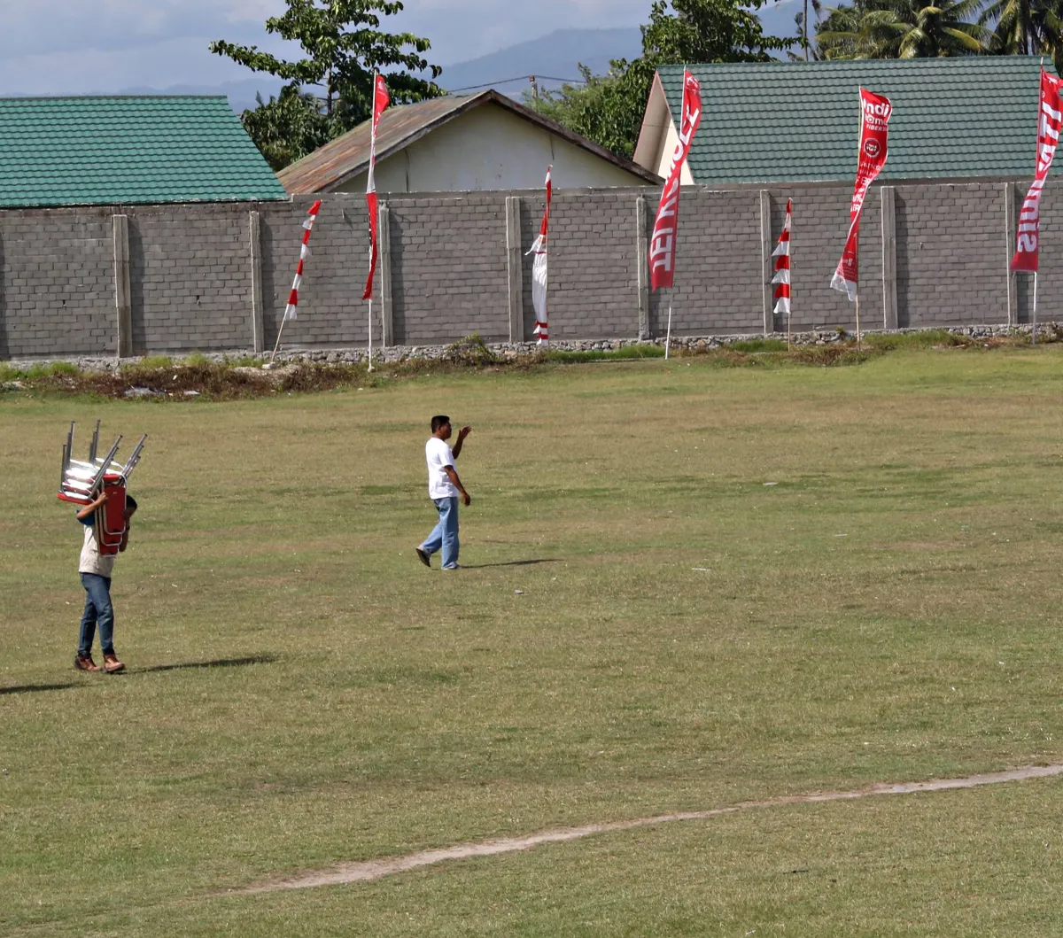 Pemerintah Bakal Bangun Satu Lapangan Bola Berstandar Nasional di Setiap Desa