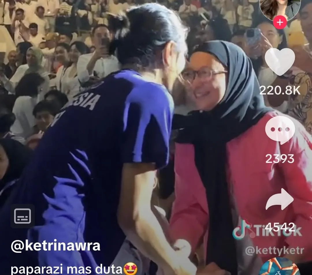 Bikin Baper dan Heboh, Momen Duta Sheila On 7 Cium Istrinya di Depan Banyak Orang