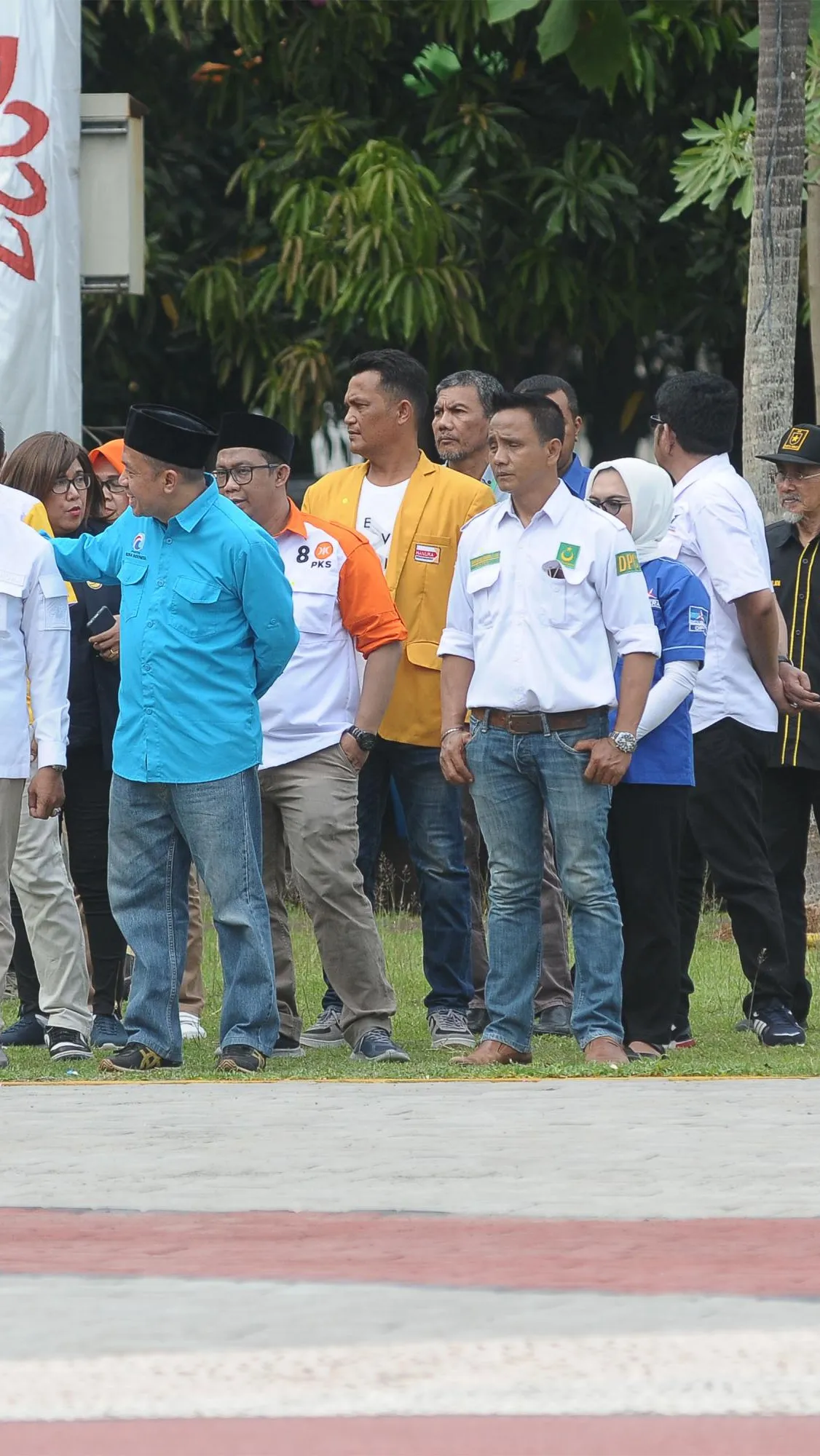 Namun jika tidak netral akan ada sanksi bagi ASN, kata Staf Ahli Menteri Bidang Kemasyarakatan dan Hubungan Antarlembaga, Kementerian Dalam Negeri (Kemendagri), Togap Simangunsong.