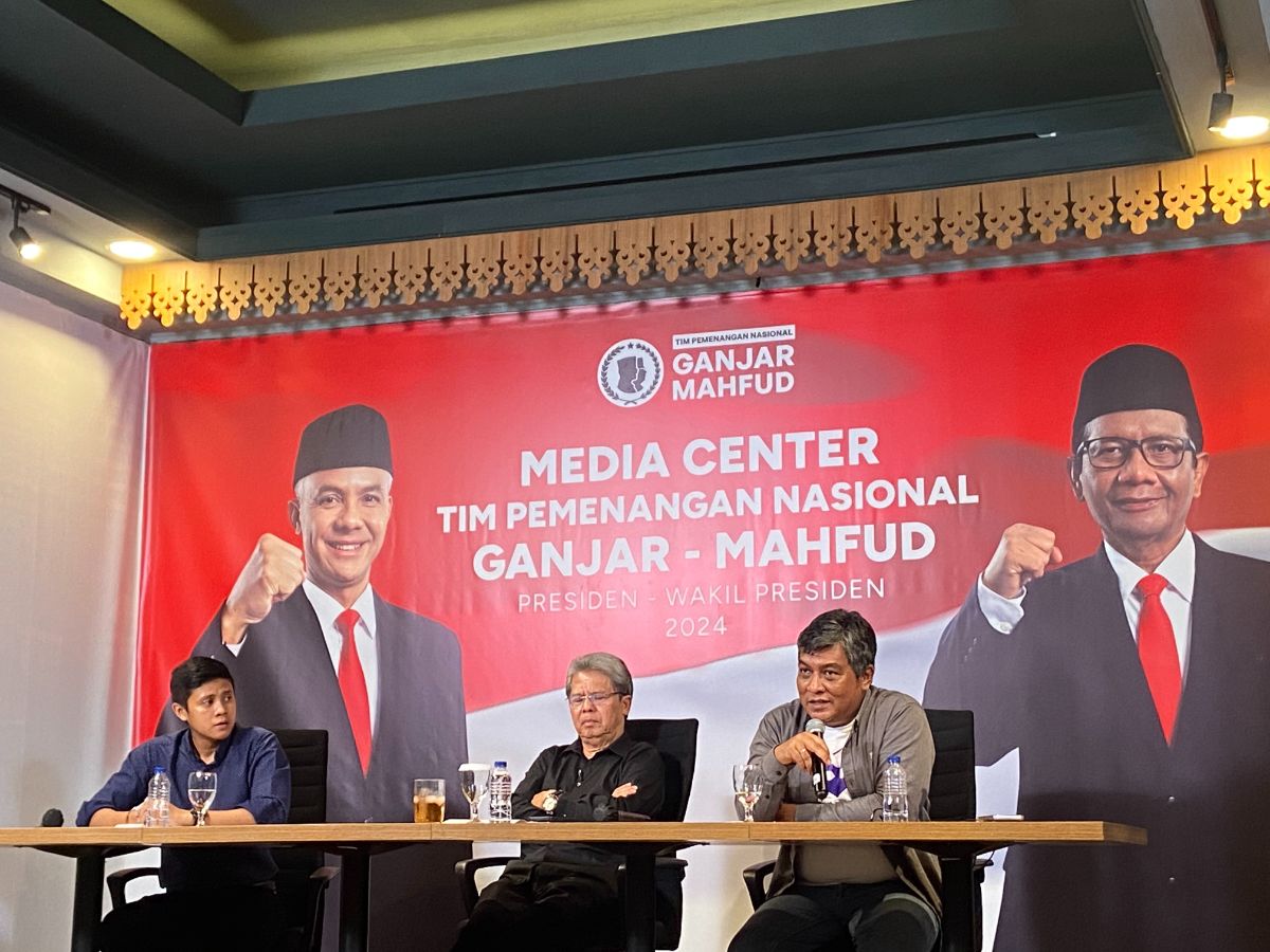 Mahfud Pose Tiga Jari Bersama Pilot Garuda, TPN: Bukan Kampanye