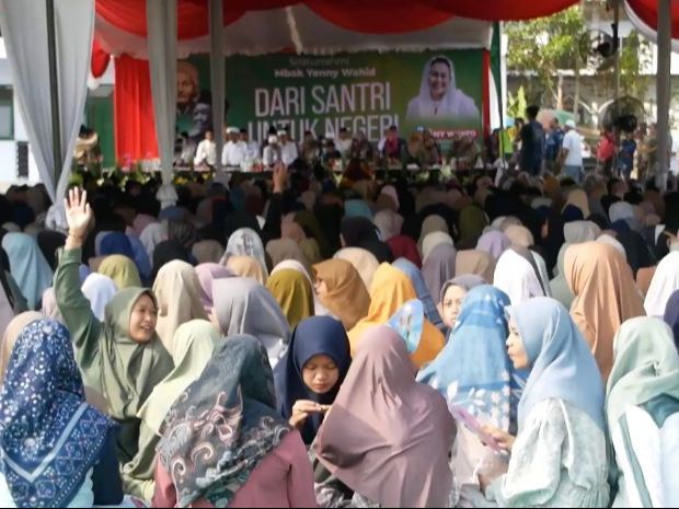 Temui Ribuan Santri di Lumajang, Yenny Wahid  Sosialisasikan Sosok Ganjar-Mahfud