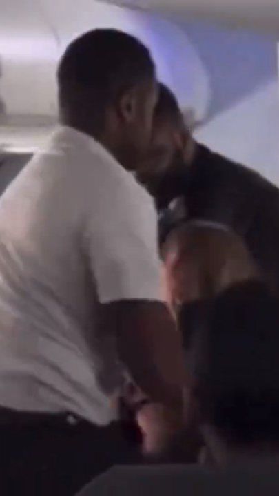 Viral Video Wanita Kesurupan di dalam Pesawat yang Sedang Terbang, Teriak dan Merangkak di Kursi Penumpang