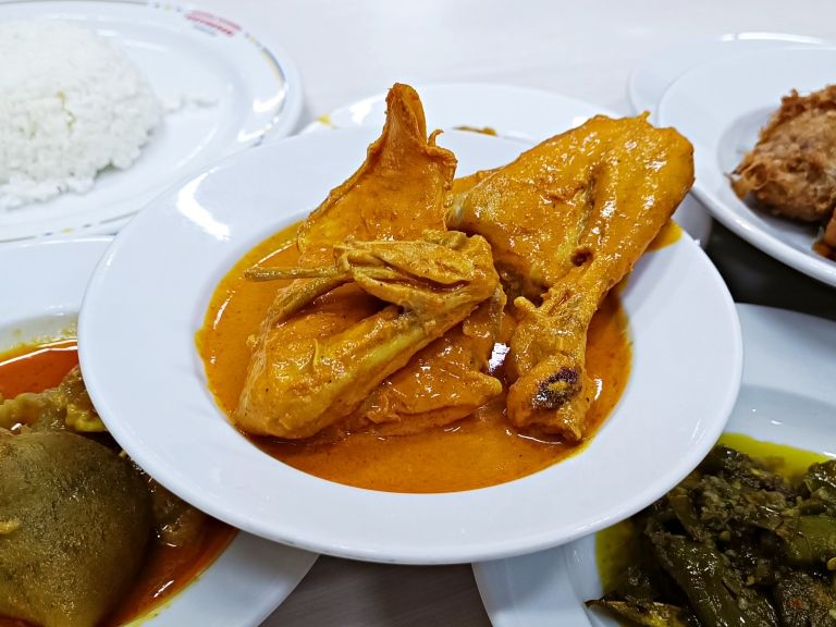 4 Resep Masakan Padang Serba Ayam, Mulai Ayam Pop sampai Gulai Ayam