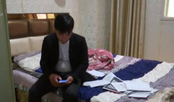 Tapi dia meminta untuk pergi sendiri, bukan membiarkan saya pergi bersamanya,
