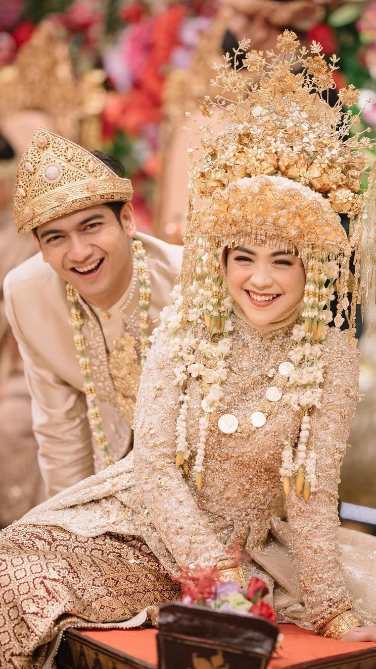 Kabar Hubungan Retak Muncul Lagi, Yuk Intip 9 Potret Mesra Ria Ricis dan Teuku Ryan di Awal Pernikahan