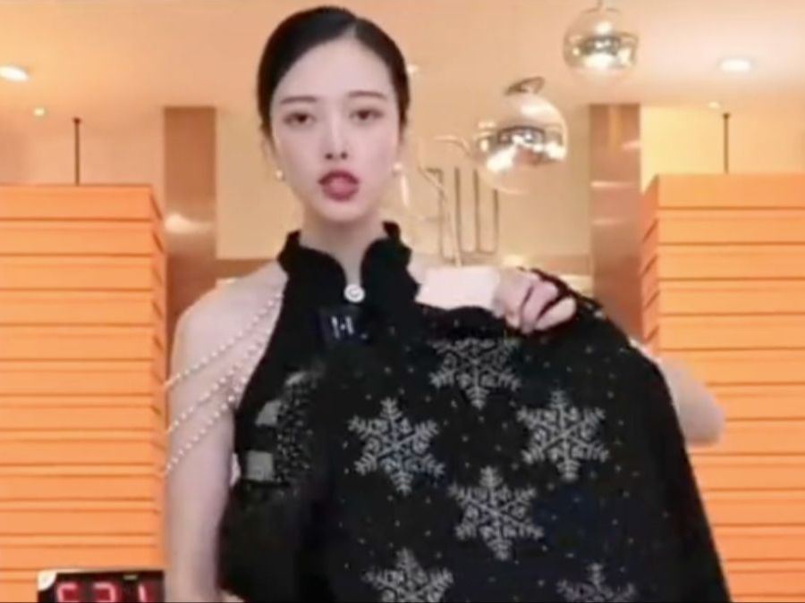 Chinese Streamer Gained 18 Million U In A Week, Promoting Each Product