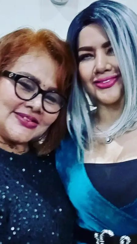 10 Adu Gaya Barbie Kumalasari VS Ibu Virgoun, Sering Disebut Kembar, Netizen: Ternyata Mirip!