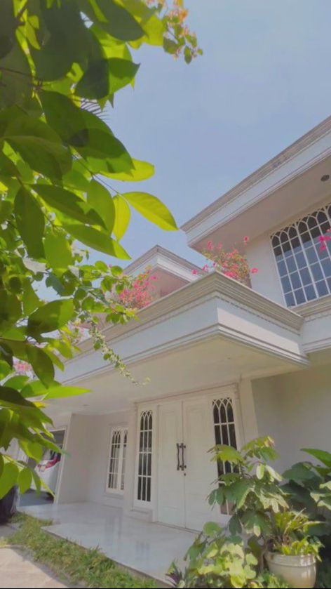 Beginilah penampakan rumah mewah milik Shindy Samuel dan Rendy Samuel yang sangat megah bak istana.