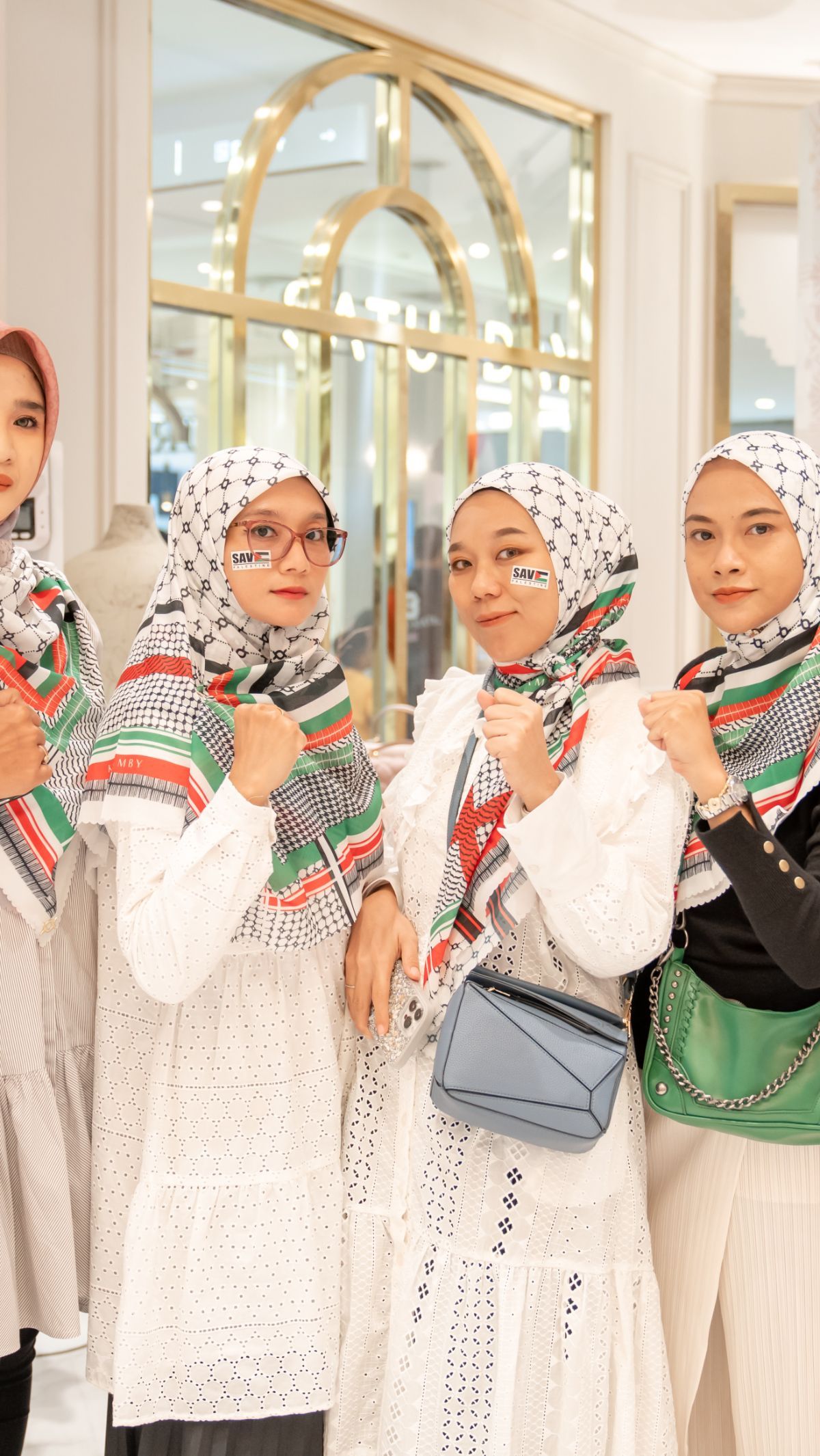 Mengintip Koleksi Klamby Signature Scarf Palestina, Seluruh Keuntungan Akan Didonasikan