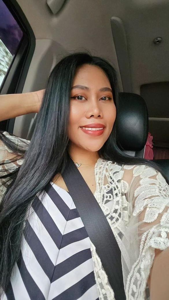 Wajahnya pun terlihat lebih fresh, dan garis-garis wajahnya tampak memudar.