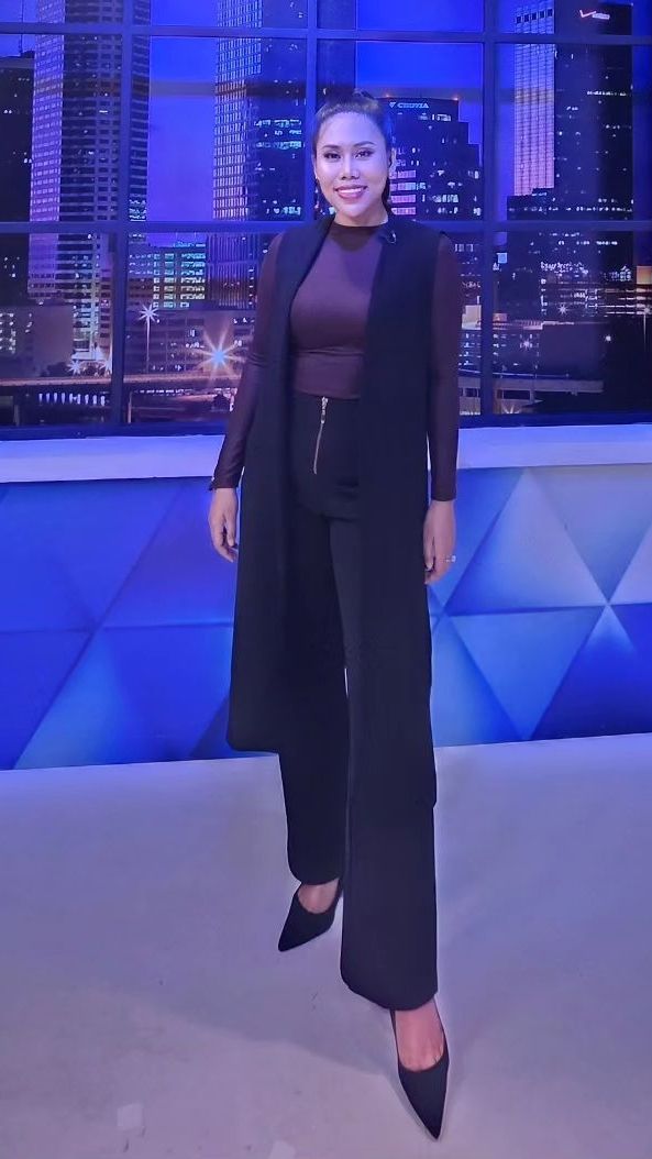 Tak hanya pada pipi, Evi disebut-sebut juga melakukan tanam benang pada bagian hidungnya.