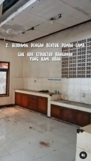 Dalamnya pun sudah sangat kotor dan jadul.